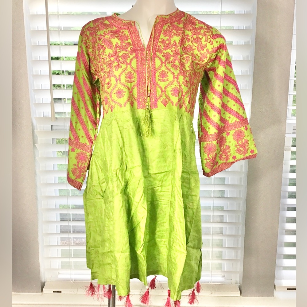 NWOT Pakistani parrot green embroidered frock-like lawn kurti women size Medium